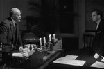 Кадр из фильма «Шестое июля» (1968). Режиссер Юлий Карасик.
В роли Ленина — актер Юрий Каюров