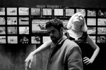 <b>«Ангел-А» (2005)</b><br>
Черно-белая сказка «Ангел-А» рассказывает о 28-летнем Андре, который из-за долгов бандитам хочет свести счеты с жизнью. На мосту он видит красотку, планирующую прыгнуть в Сену, спасает ее и сам решает остаться в живых. Девушка начинает предлагать Андре способы заработать денег, чтобы закрыть долги, и он задумывается, с какой целью она это делает.