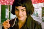 <b>«Амели» (2001)</b>
<br><Br>
Международную славу Тоту принесло знакомство с Жан-Пьером Жене. Когда вышел «Салон красоты «Венера», режиссер как раз находился в поиске нестандартной героини для своего нового фильма «Амели» — и разглядел в Одри «эльфа с большими глазами». Благодаря необычному сюжету и таланту Тоту лента стала культовой, а образ героини настолько полюбился зрителям, что повлиял на популярность имени Амели среди новорожденных. Для самой же артистки роль застенчивой и эксцентричной девушки стала визитной карточкой.
