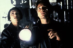 <b>«Калифорния» (1993)</b>
<br><br>
В поездке герои подбирают пару попутчиков (Питт и Льюис): наверное, не будет спойлером сказать, что именно новые знакомые и окажутся зловещими убийцами, которые покажут доверчивому писателю и его подруге, кто такие настоящие маньяки.