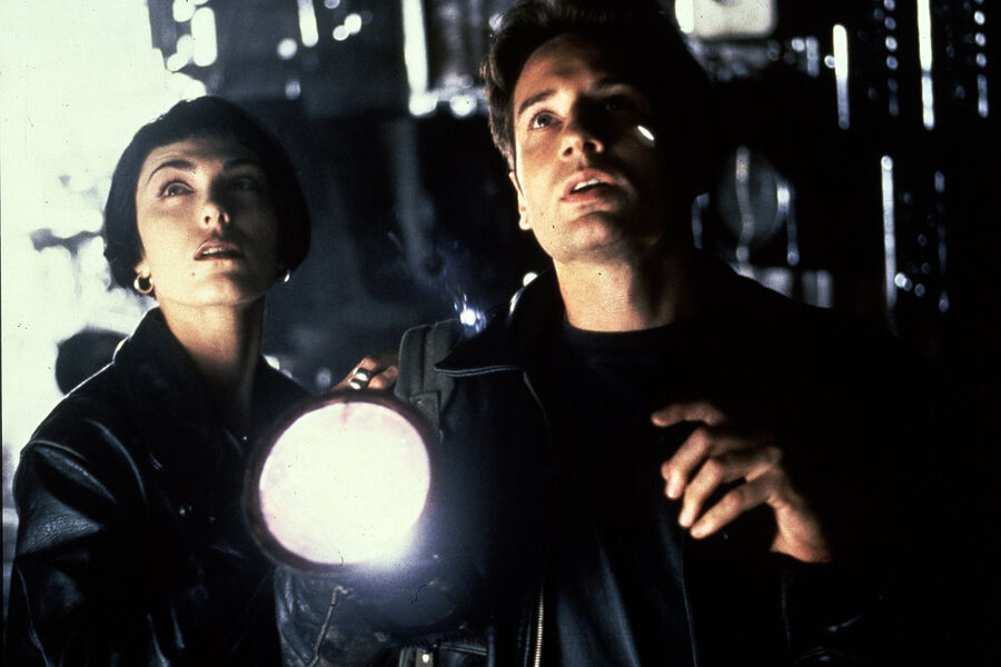 <b>«Калифорния» (1993)</b>
<br><br>
В&nbsp;поездке герои подбирают пару попутчиков (Питт и Льюис): наверное, не будет спойлером сказать, что именно новые знакомые и окажутся зловещими убийцами, которые покажут доверчивому писателю и его подруге, кто такие настоящие маньяки.