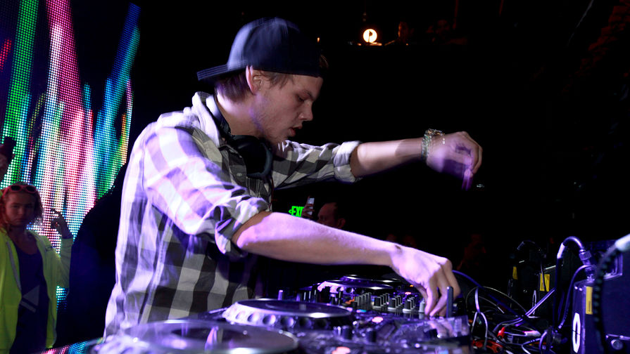 Диджей Avicii во время выступления на фестивале Park City Live в Юте, 2013 год