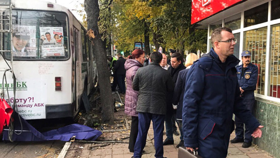 Троллейбус, совершивший наезд на&nbsp;остановку общественного транспорта в&nbsp;городе Орел, 9 октября 2018 года