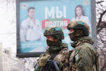 Российские миротворцы во время патрулирования одной из улиц Алма-Аты, 11 января 2022 года