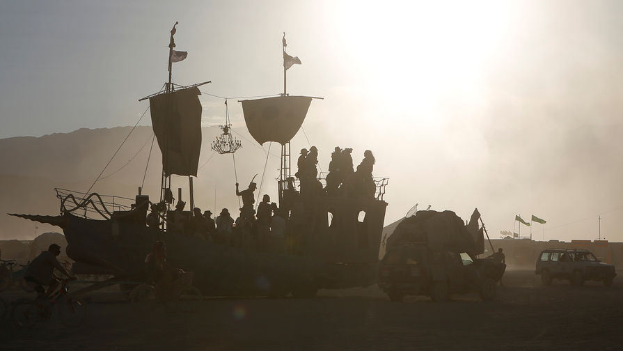 Ежегодный фестиваль Burning Man в пустыне Блэк-Рок