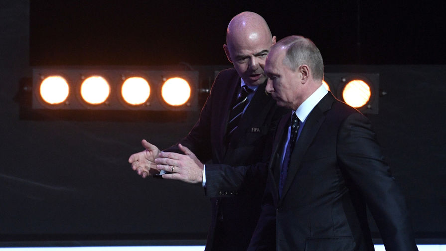 Президент FIFA Джанни Инфантино и президент России Владимир Путин во время жеребьевки ЧМ-2018 по&nbsp;футболу в&nbsp;Москве, 1&nbsp;декабря 2017&nbsp;года