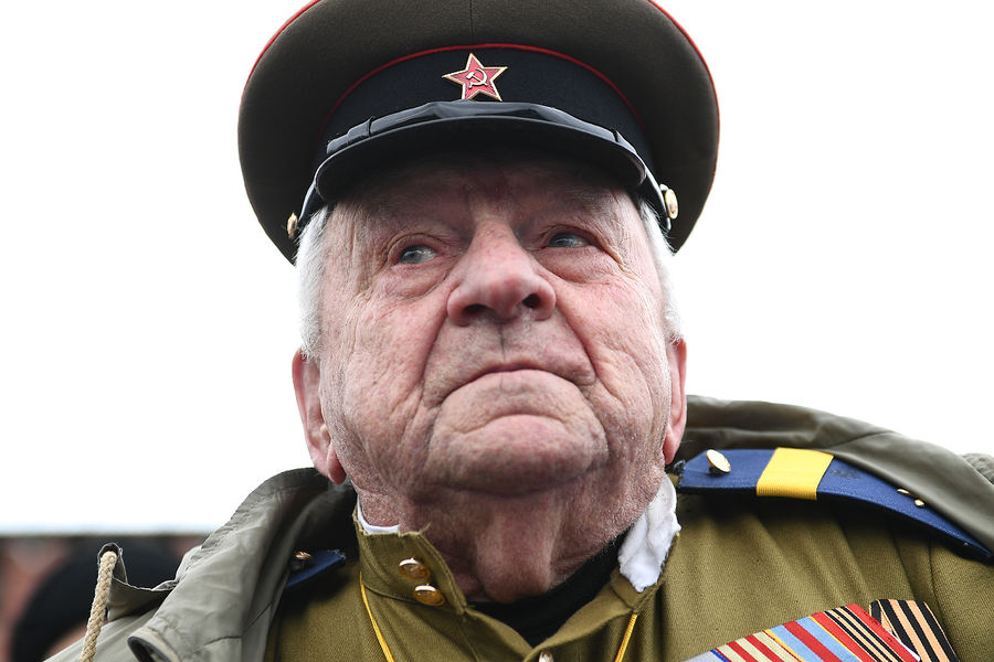 Ветеран на&nbsp;Красной площади во время военного парада в&nbsp;честь 76-й годовщины Победы в&nbsp;Великой Отечественной войне в&nbsp;Москве, 9&nbsp;мая 2021&nbsp;года