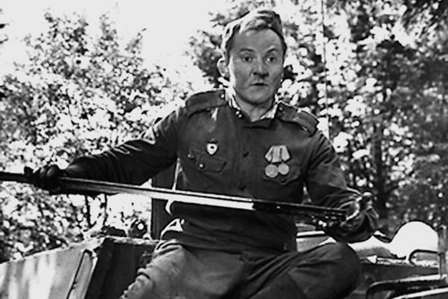 <b>&laquo;На войне как на&nbsp;войне&raquo; (1968)</b>
<br><br>
В&nbsp;культовой военной драме Виктора Трегубовича по&nbsp;одноименной повести Виктора Курочкина Павлов исполнил одну из&nbsp;главных ролей &mdash; механика-водителя Григория Щербака. Известно, что картина снималась рядом с&nbsp;советско-чехословацкой границей &mdash; и в&nbsp;одну из&nbsp;ночей группа серьезно всполошилась из-за звуков танковых выстрелов. На&nbsp;следующее утро кинематографисты узнали, что причиной тому стал ввод войск в&nbsp;Чехословакию.