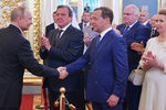 Президент России Владимир Путин, премьер-министр Дмитрий Медведев с супругой Светланой и экс-канцлер Германии Герхард Шредер во время церемонии инаугурации в Кремле, 7 мая 2018 года