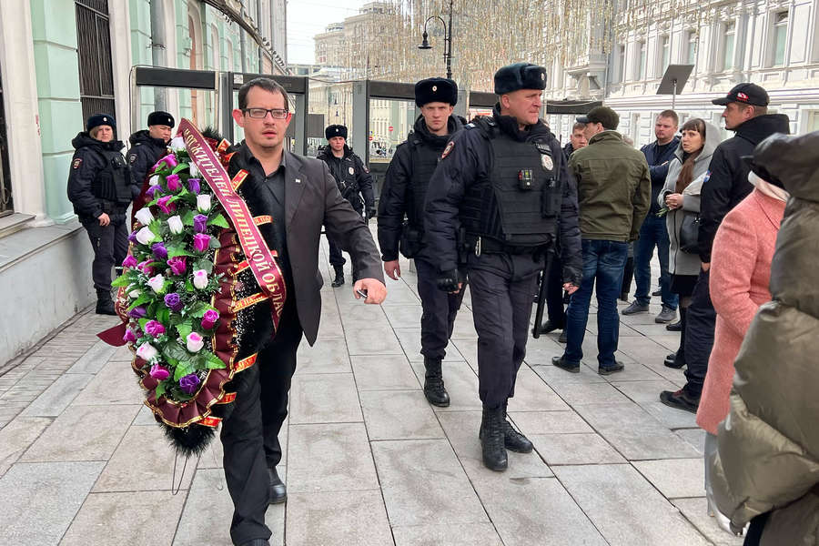 Перед&nbsp;церемонией прощания с&nbsp;лидером ЛДПР Владимиром Жириновским в&nbsp;Колонном зале Дома союзов в&nbsp;Москве, 8&nbsp;апреля 2022&nbsp;года 