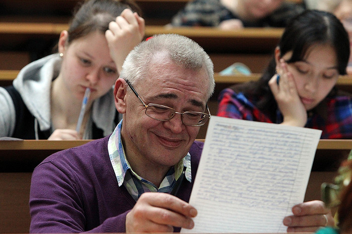 Участники акции &laquo;Тотальный диктант &mdash; 2015&raquo; в&nbsp;Дальневосточном федеральном университете (ДВФУ) на&nbsp;острове Русский во Владивостоке