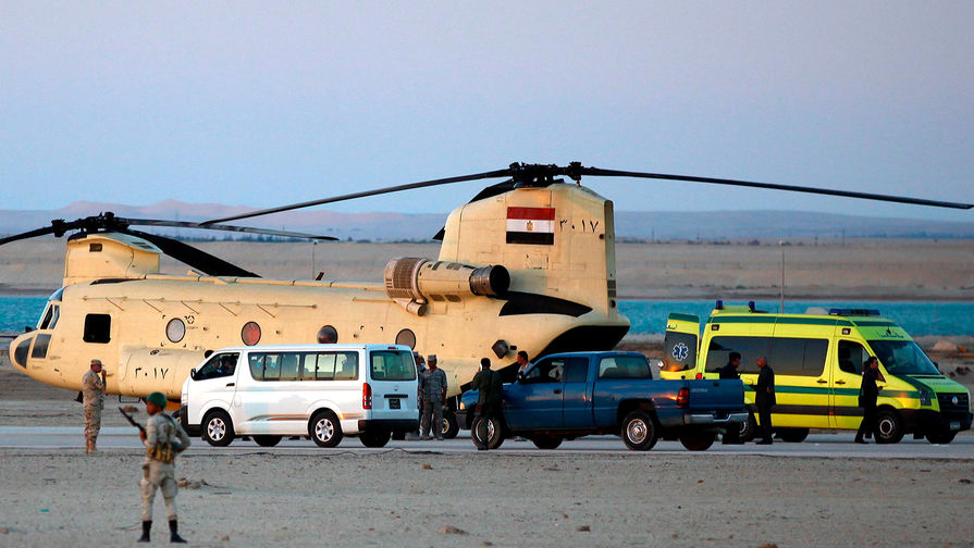 Эвакуация тел погибших при крушении самолета А-321 авиакомпании «Когалымавиа» в центральной части Синайского полуострова Египта