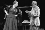 Актеры Светлана Крючкова и Евгений Лебедев в спектакле Ленинградского Большого драматического театра «На дне» по пьесе Максима Горького, 1989 год