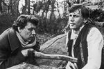 Кинофильм «Обелиск» (режиссер Ричард Викторов). Игорь Охлупин в роли Ткачука (слева) и Евгений Карельских в роли Морозова, 1977 год