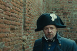 <b>«Отверженные» (2012)</b>
<br><br>
В фильме-мюзикле по мотивам романа Виктора Гюго «Отверженные» Рассел Кроу сыграл инспектора парижской полиции Жавера, охотящегося на бывшего каторжника Жана Вальжана в исполнении Хью Джекмана. О вокальных талантах последнего было известно давно, но услышав, насколько хорошо поет Рассел Кроу, зрители, не знавшие о музыкальном прошлом актера, искренне удивились.
