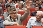 Композитор Раймонд Паулс во время работы Съезда народных депутатов СССР, 1989 год