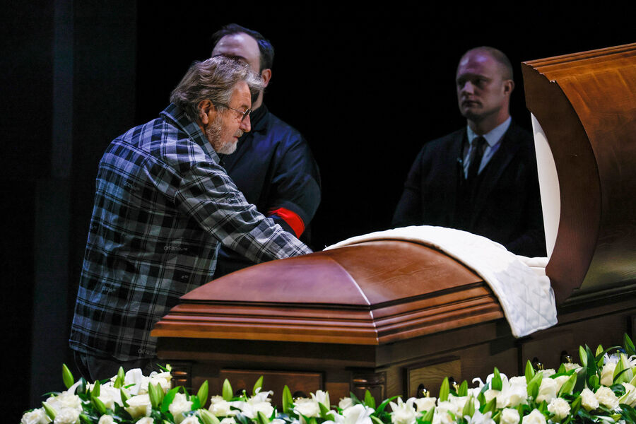 Актер Леонид Ярмольник на&nbsp;церемонии прощания с&nbsp;актером Владимиром Симоновым в&nbsp;Театре имени Евгения Вахтангова в&nbsp;Москве, 12&nbsp;ноября 2025&nbsp;года