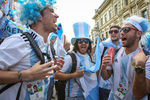 Фанаты сборной Аргентины на улице Нижнего Новгорода перед матчем группового этапа чемпионата мира по футболу между сборными Аргентины и Хорватии, 21 июня 2018 года