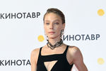 Актриса Алена Михайлова на церемонии закрытия 32-го фестиваля российского кино «Кинотавр»