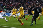 Марио Гомес начинает разгром БАТЭ