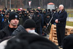 Президент Белоруссии Александр Лукашенко во время встречи с мигрантами возле пункта пропуска «Брузги» на белорусско-польской границе, 26 ноября 2021 года