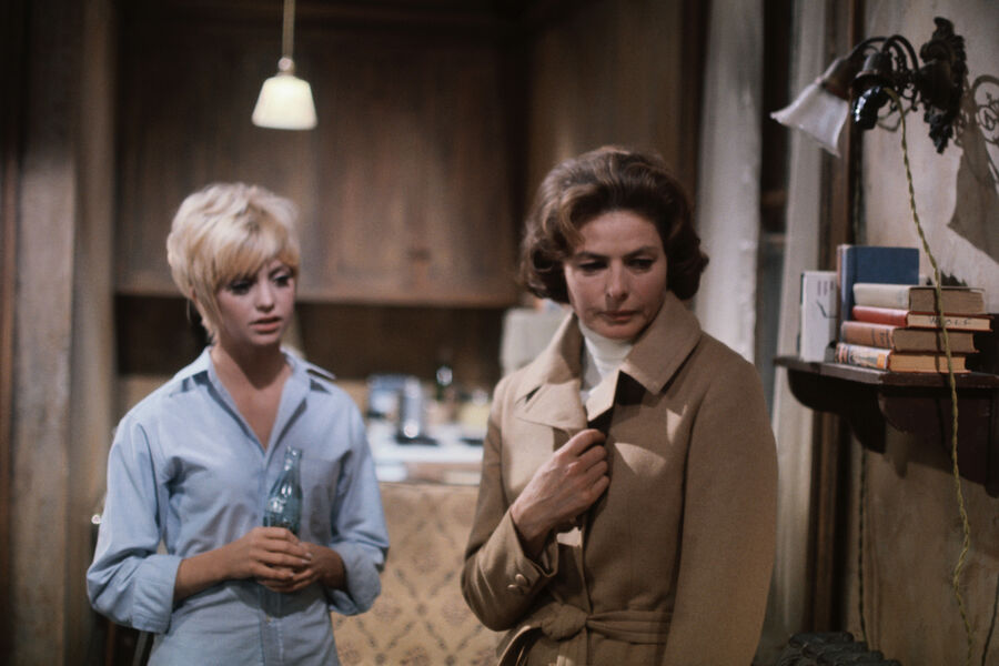 Актриса Голди Хоун (слева) в&nbsp;роли юной возлюбленной дантиста в&nbsp;фильме &laquo;Цветок кактуса&raquo; (за эту роль Голди получила Оскар), 1969&nbsp;год