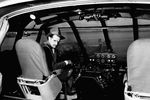 Говард Хьюз за штурвалом Hughes H-4 Hercules за несколько дней до полета в Лос-Анджелесе, 31 октября 1947 года