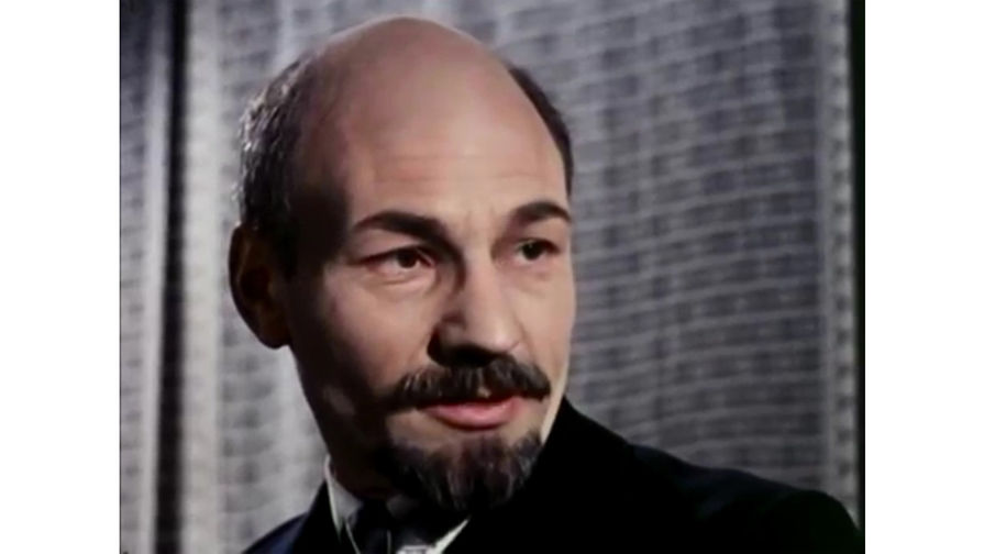Кадр из сериала «Падение орлов» (1974). Режиссеры Дэвид Канлифф, Билл Хэйс и Рудольф Картье. В роли Ленина — актер Патрик Стюарт