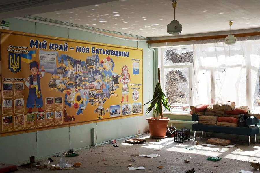 В&nbsp;школе №63 в&nbsp;Мариуполе, где, по&nbsp;сообщениям народной милиции ДНР, находилась одна из&nbsp;боевых позиций ВСУ, март 2022&nbsp;года