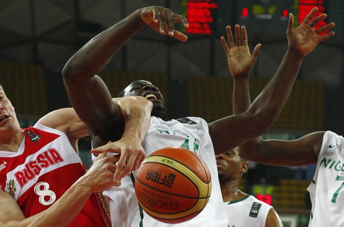 Александр Каун в&nbsp;ожесточенной борьбе под&nbsp;кольцом