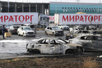 Сгоревшие автомобили на парковке у дистрибьютерского центра «Мираторга» в Домодедово, 11 марта 2025 года