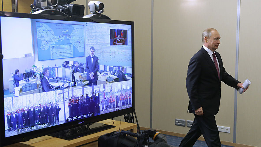 Владимир Путин в&nbsp;резиденции &laquo;Бочаров Ручей&raquo; перед&nbsp;началом телемоста по&nbsp;вопросам энергообеспечения Крыма
