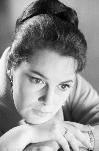 Элина Быстрицкая