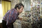 Спартак Мишулин коллекционирует значки, 1997 год