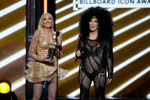 Гвен Стефани и Шер во время церемонии вручения премии Billboard Music Awards в Лас-Вегасе, 2017 год