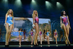 Участницы Общероссийского конкурса красоты «Краса России&ndash;2013» во время выступления в&nbsp;театре &laquo;Россия&raquo;