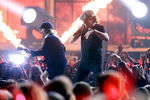 Группа AC/DC выступает на 57-й церемонии вручения «Грэмми»