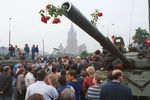 У здания Верховного Совета РСФСР 20 августа 1991 года