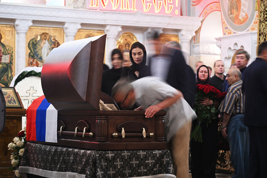 Церемония прощания с&nbsp;депутатом Госдумы, исследователем Арктики и Антарктики Артуром Чилингаровым в&nbsp;Преображенской церкви храма Христа Спасителя, 4&nbsp;июня 2024&nbsp;года