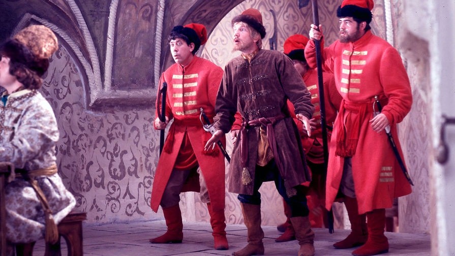 Савелий Крамаров в сцене из фильма «Иван Васильевич меняет профессию», 1973 год