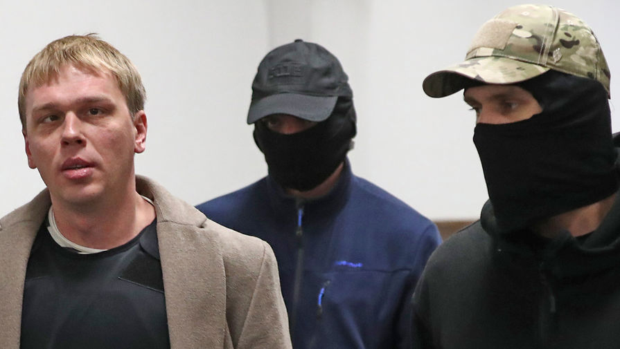 Журналист Иван Голунов в&nbsp;здании Басманного суда перед&nbsp;рассмотрением жалобы о&nbsp;бездействие следствия по&nbsp;своему делу, ноябрь 2019 года
