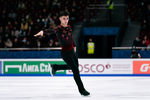 Артур Даниелян выступает с короткой программой на чемпионате России — 2022