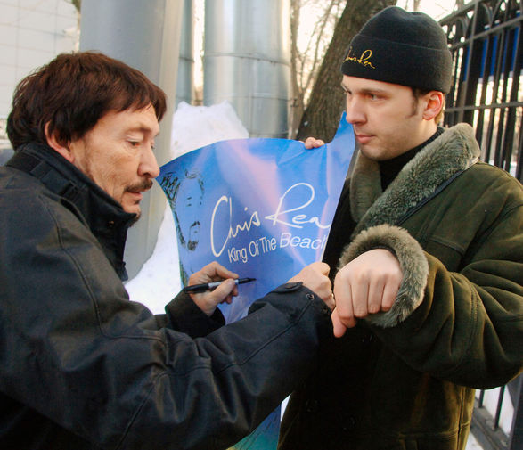 В&nbsp;2006 году Крис Ри отправился в&nbsp;прощальный тур. Во время интервью в&nbsp;Москве на&nbsp;радио «Серебряный дождь» он объяснил, что принял решение завершить концертную деятельность из-за состояния здоровья. На&nbsp;фото Крис Ри с&nbsp;поклонником после выступления в&nbsp;эфире московской радиостанции в&nbsp;2006 году