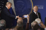 Президент РФ Владимир Путин и президент США Дональд Трамп во время пресс-конференции на военной базе Эльмендорф - Ричардсон на Аляске, 16 августа 2025 года