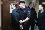 Футболисты Александр Кокорин и Павел Мамаев перед началом заседания Пресненского районного суда Москвы, 3 апреля 2019 года