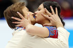Фигуристы Елена Ильиных и Руслан Жиганшин во время выступления в произвольной программе танцев на льду на чемпионате России по фигурному катанию в Челябинске, 2016 год