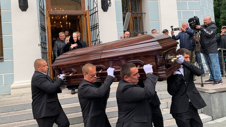 На церемонии прощания с певцом Вилли Токаревым в Москве, 9 августа 2019 года