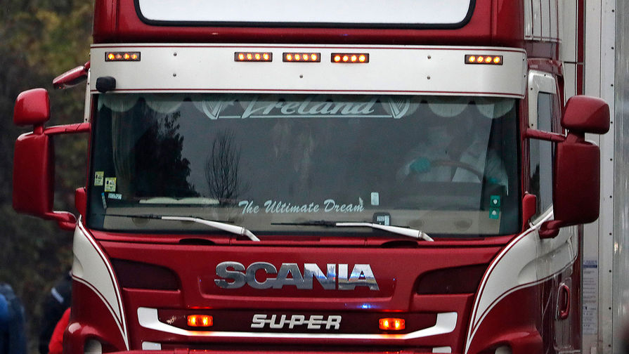 На&nbsp;месте обнаружения грузовика с&nbsp;39 телами в&nbsp;Великобритании, 23 октября 2019 года