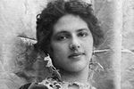 Сын Маты Хари умер в детстве, а в 1903 году, когда был оформлен развод с Рудольфом МакЛеодом, он лишил супругу права воспитывать дочь. Она тоже рано скончалась — в 21 год
<br><br>На фото: Маргарета МакЛеод-Зелле (Мата Хари) примерно в 1900-м году