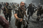 <b>«Ной» (2014)</b>
<br><br>
В фильме Даррена Аронофски «Ной» библейский герой Рассела Кроу строит ковчег, чтобы спасти жизнь на земле. Изначально Аронофски хотел пригласить на главную роль Кристиана Бейла или Майкла Фассбендера, но оба актера отказались, и праведника Ноя воплотил на экране Рассел Кроу. Картина вызвала неоднозначную реакцию зрителей, после чего Кроу обратился к папе Римскому с просьбой посмотреть фильм. В результате понтифик пригласил актера на короткую аудиенцию в Ватикан – и благословил картину.
